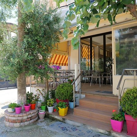 Hotel Adi-Vera Sarandë エクステリア 写真