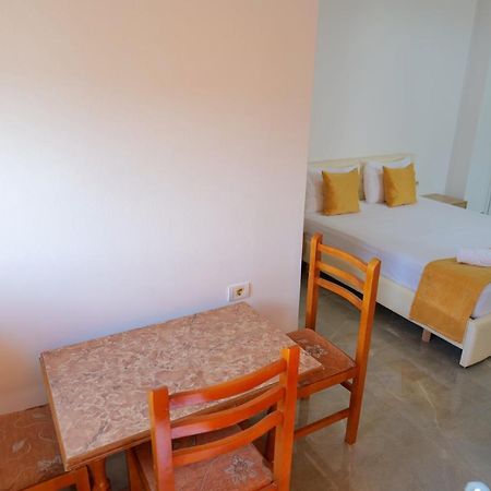 Hotel Adi-Vera Sarandë エクステリア 写真