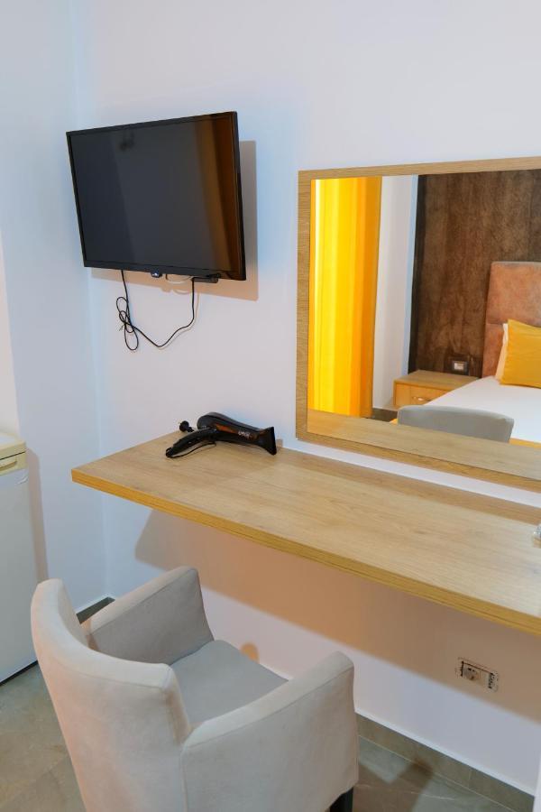 Hotel Adi-Vera Sarandë エクステリア 写真