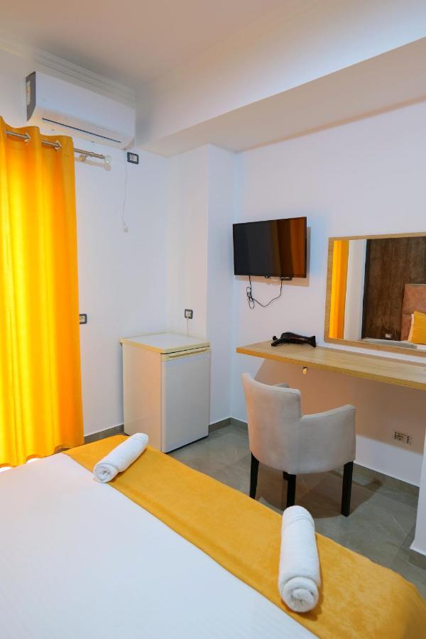 Hotel Adi-Vera Sarandë エクステリア 写真