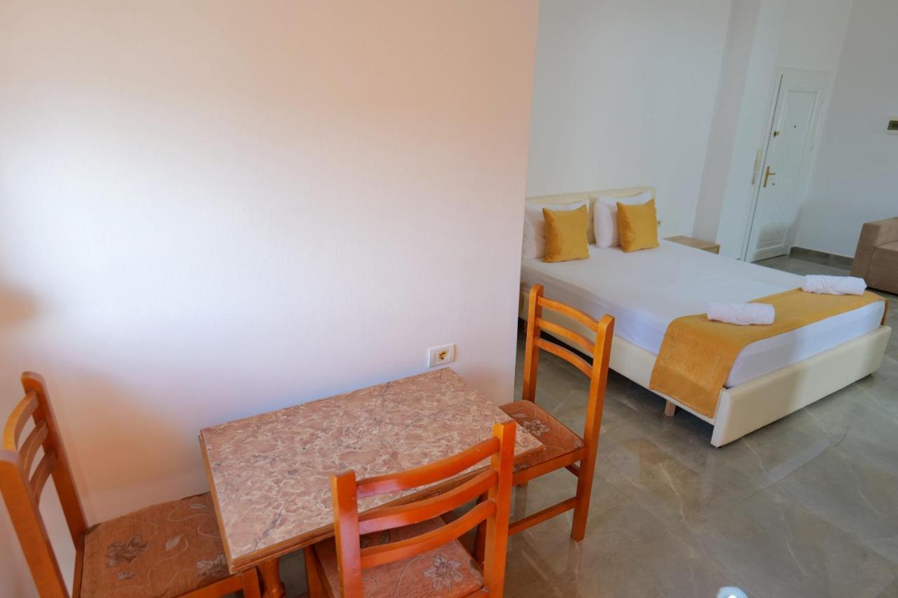 Hotel Adi-Vera Sarandë エクステリア 写真