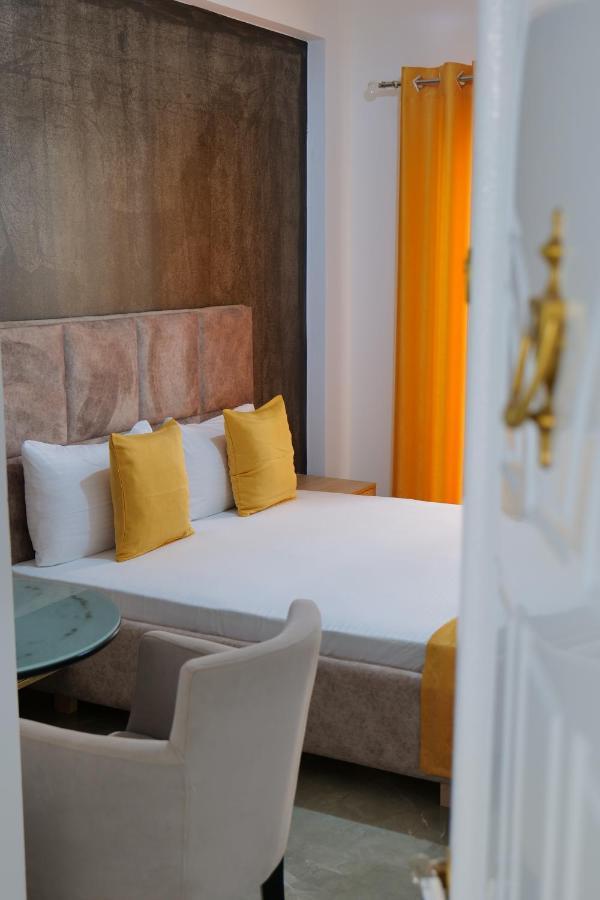 Hotel Adi-Vera Sarandë エクステリア 写真