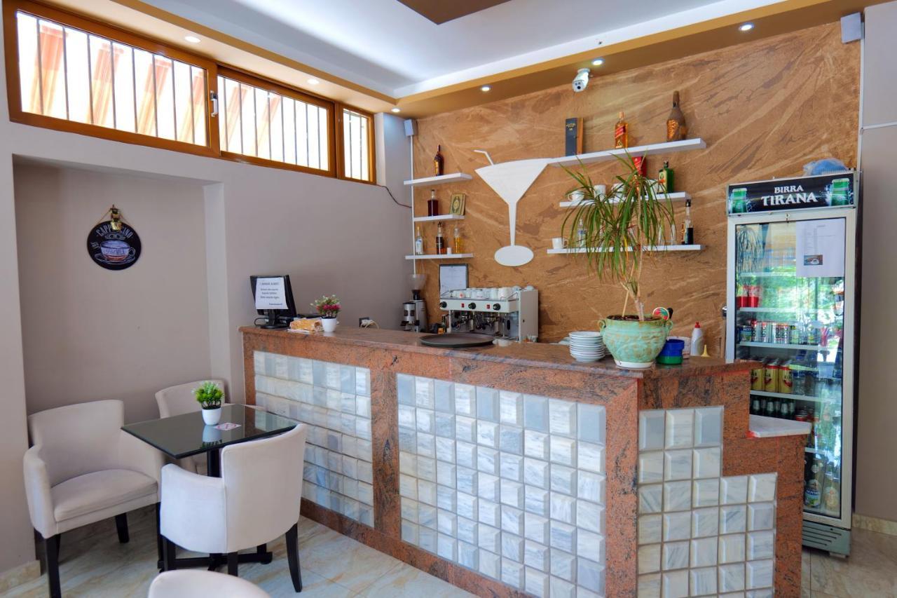 Hotel Adi-Vera Sarandë エクステリア 写真