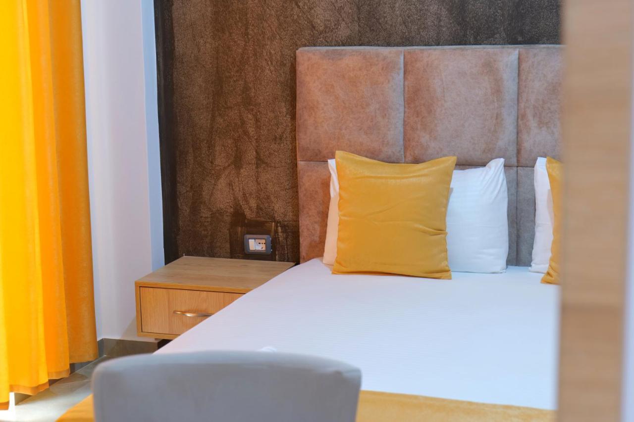 Hotel Adi-Vera Sarandë エクステリア 写真