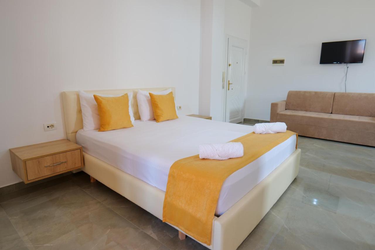 Hotel Adi-Vera Sarandë エクステリア 写真