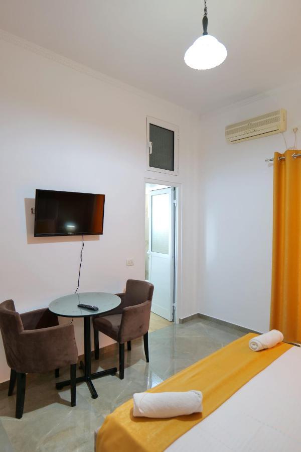 Hotel Adi-Vera Sarandë エクステリア 写真