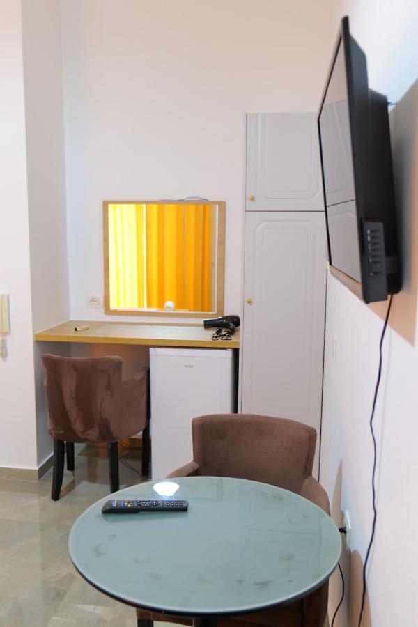 Hotel Adi-Vera Sarandë エクステリア 写真