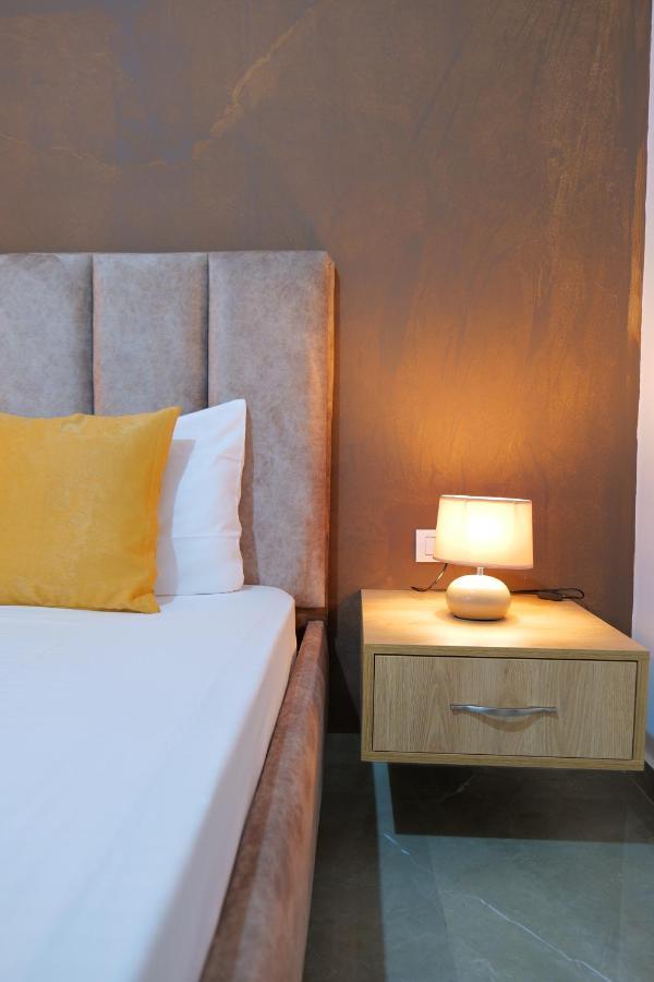 Hotel Adi-Vera Sarandë エクステリア 写真
