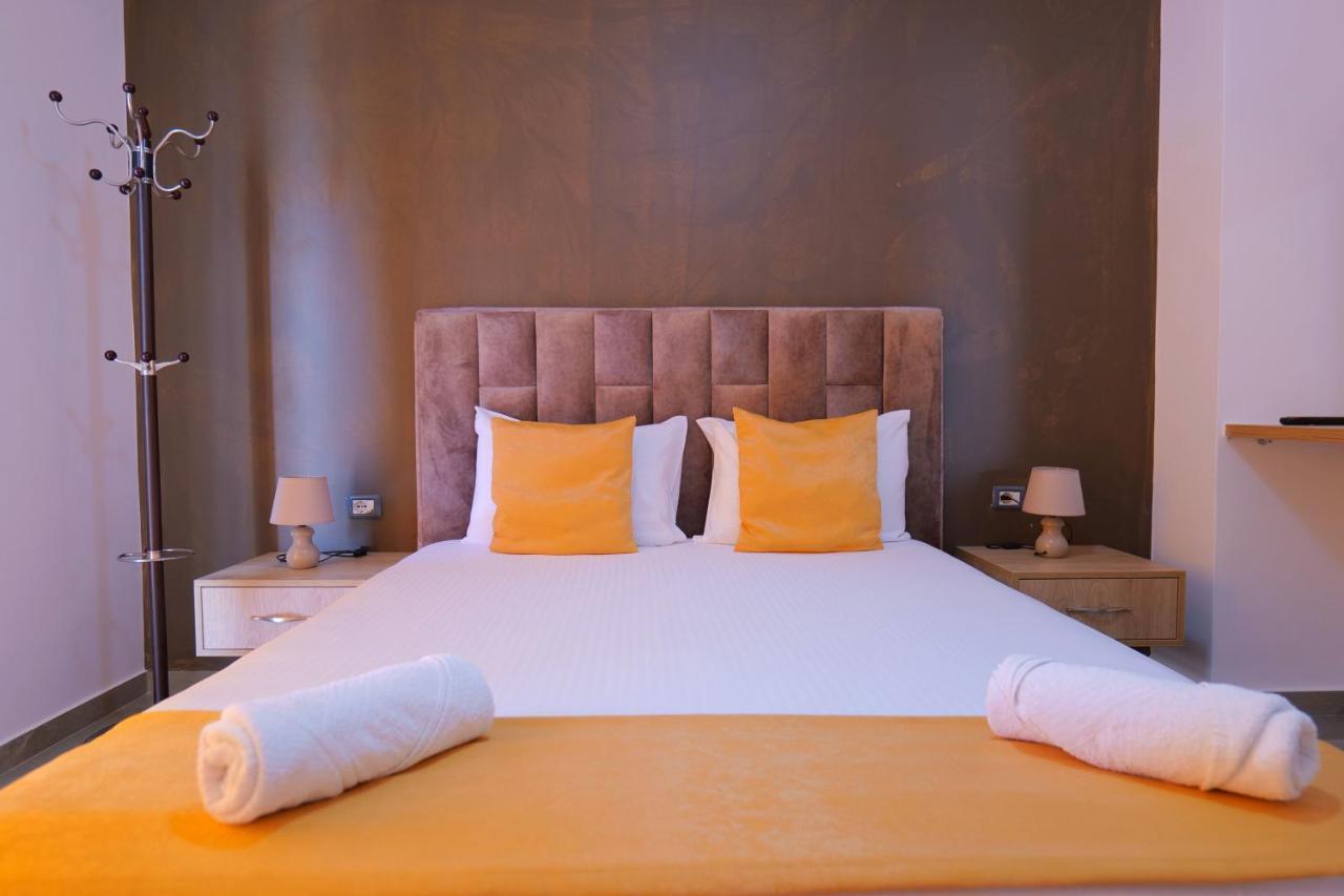 Hotel Adi-Vera Sarandë エクステリア 写真
