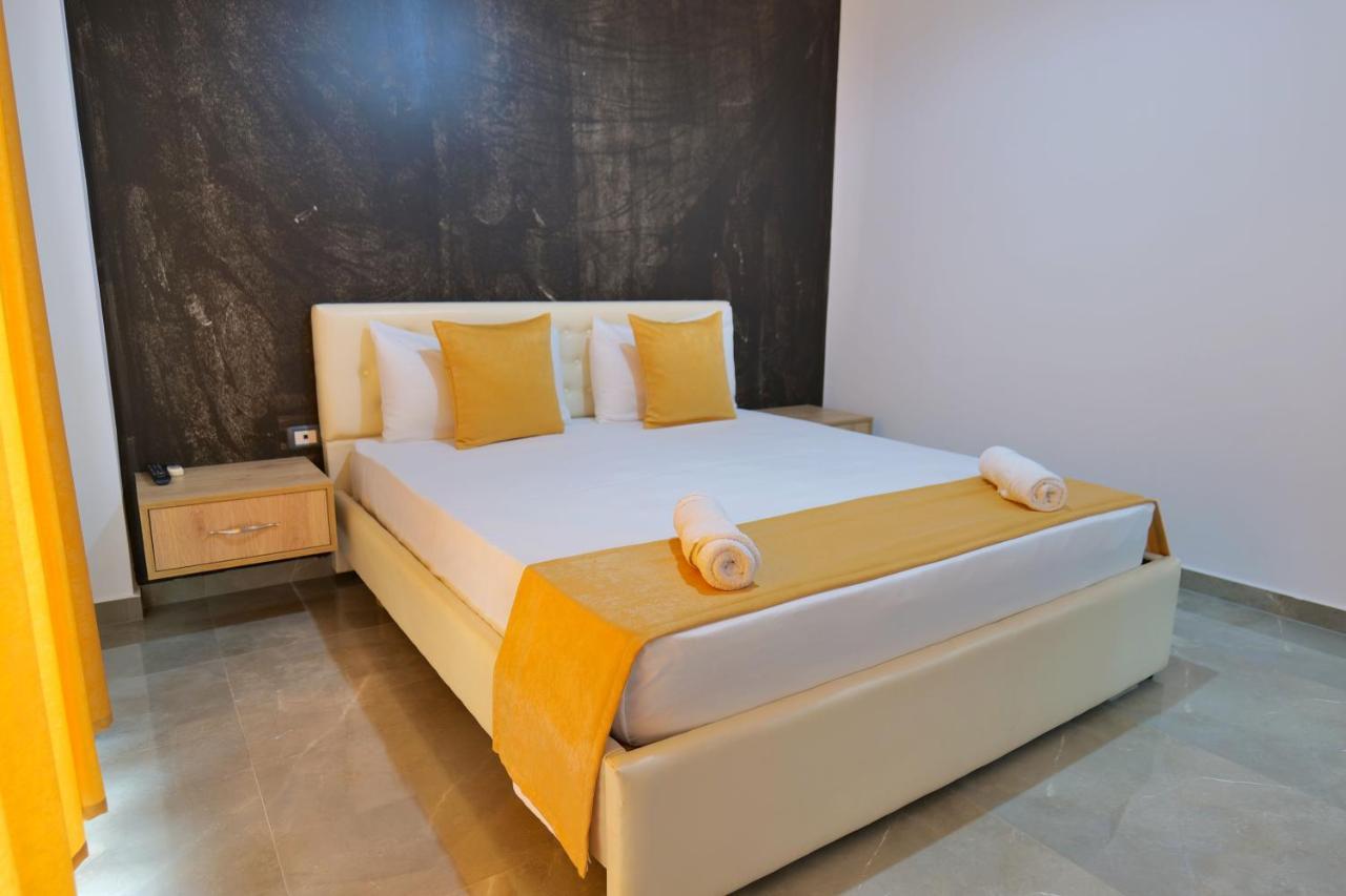 Hotel Adi-Vera Sarandë エクステリア 写真