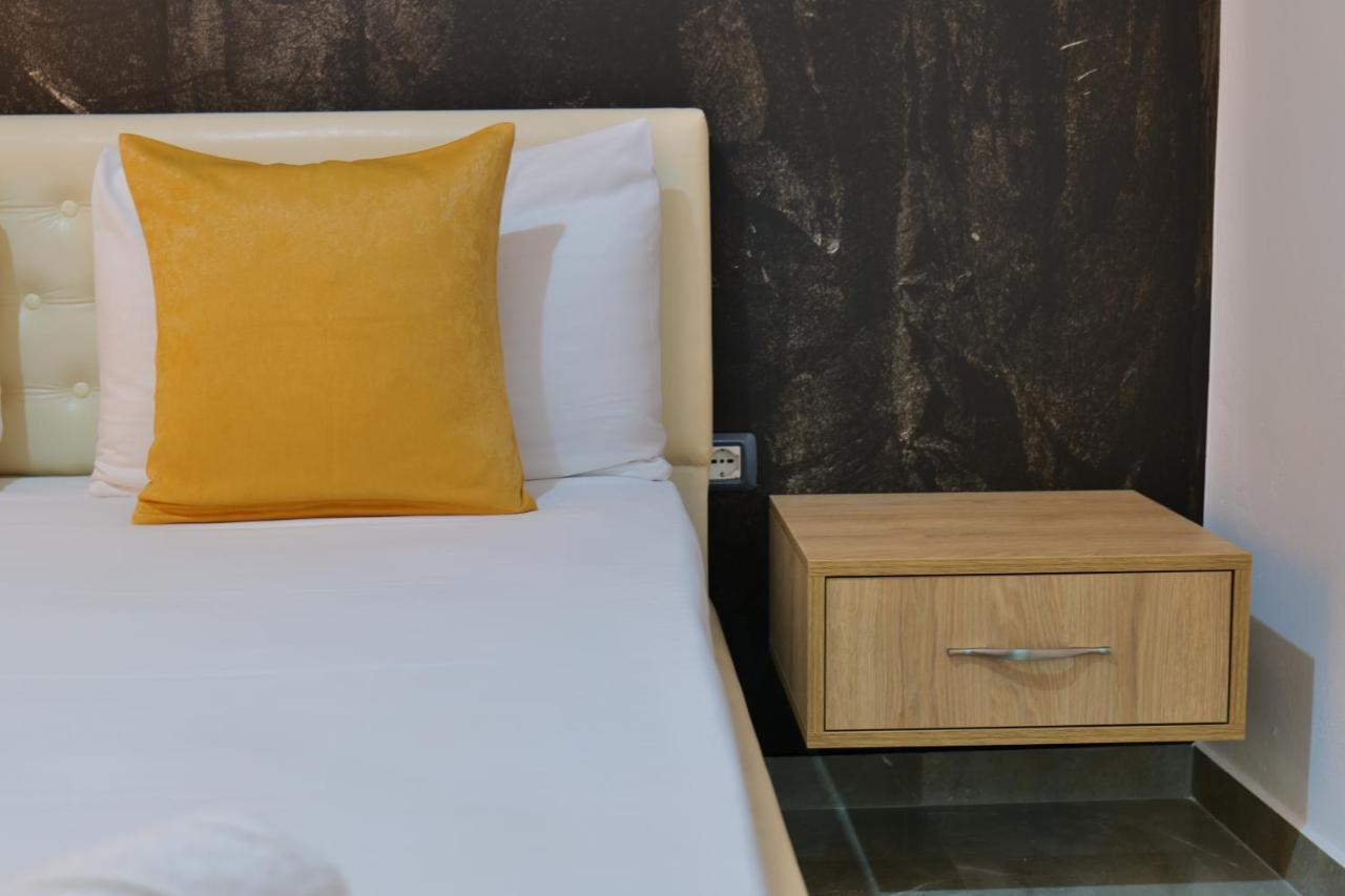 Hotel Adi-Vera Sarandë エクステリア 写真