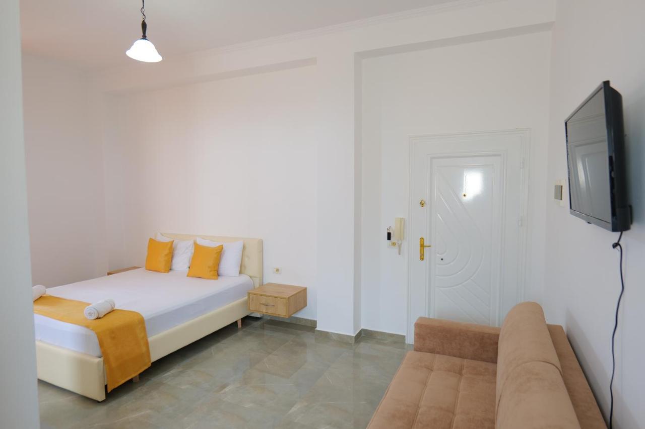 Hotel Adi-Vera Sarandë エクステリア 写真