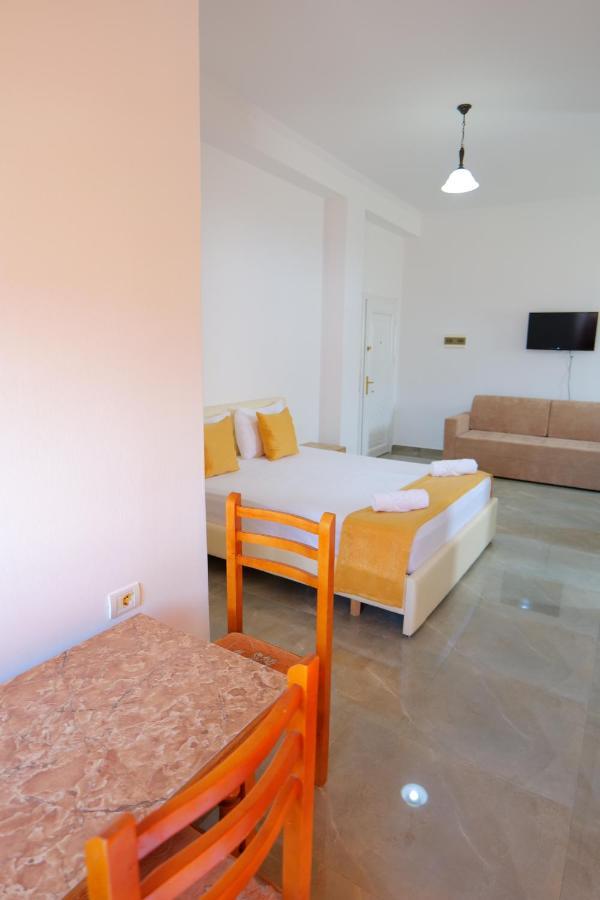 Hotel Adi-Vera Sarandë エクステリア 写真