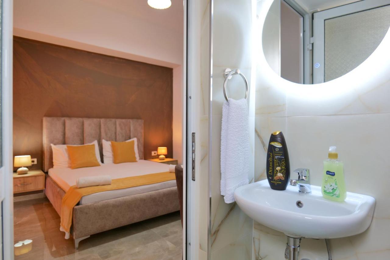 Hotel Adi-Vera Sarandë エクステリア 写真