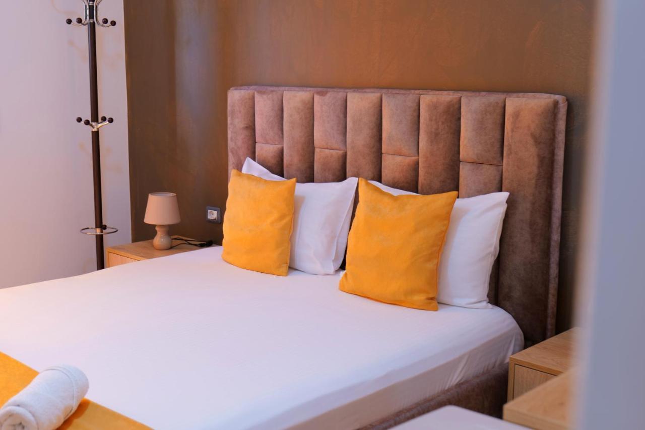 Hotel Adi-Vera Sarandë エクステリア 写真