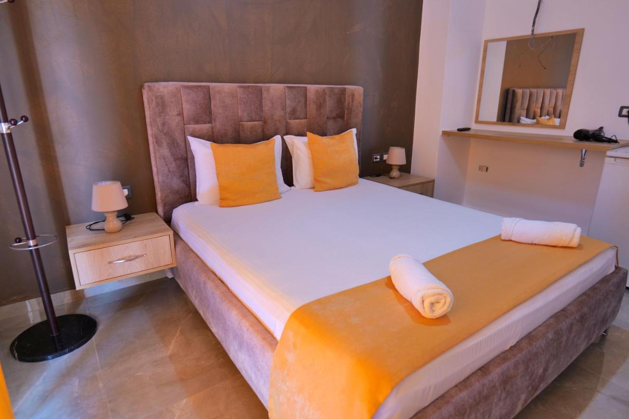 Hotel Adi-Vera Sarandë エクステリア 写真