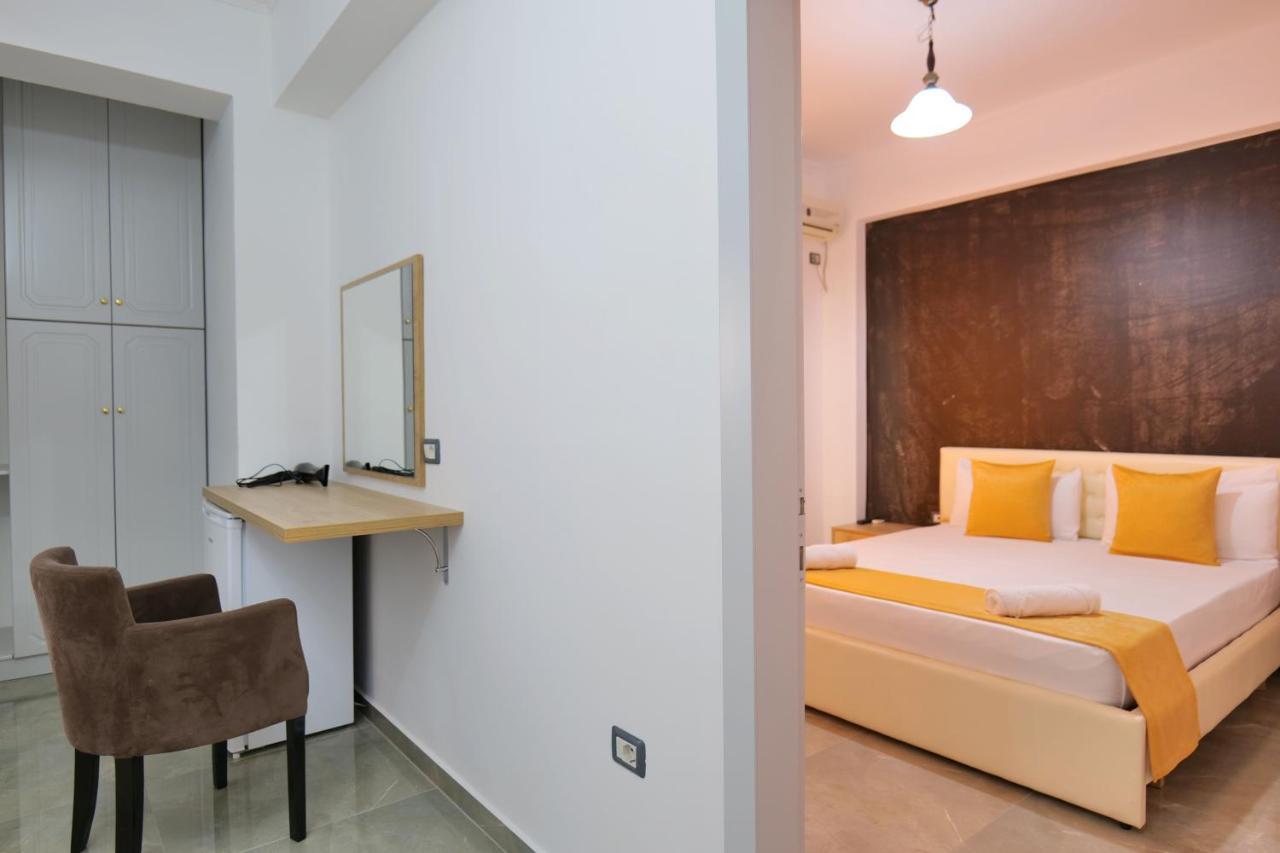 Hotel Adi-Vera Sarandë エクステリア 写真