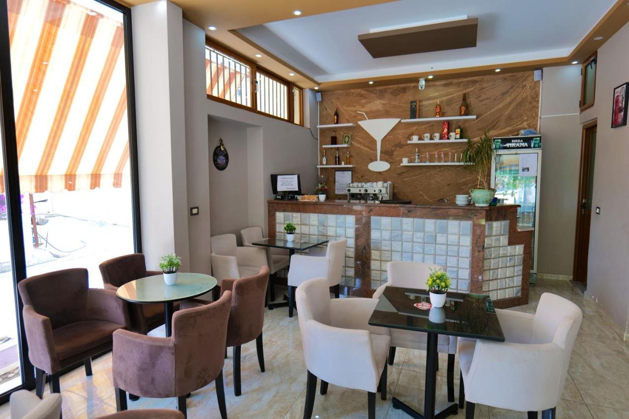 Hotel Adi-Vera Sarandë エクステリア 写真