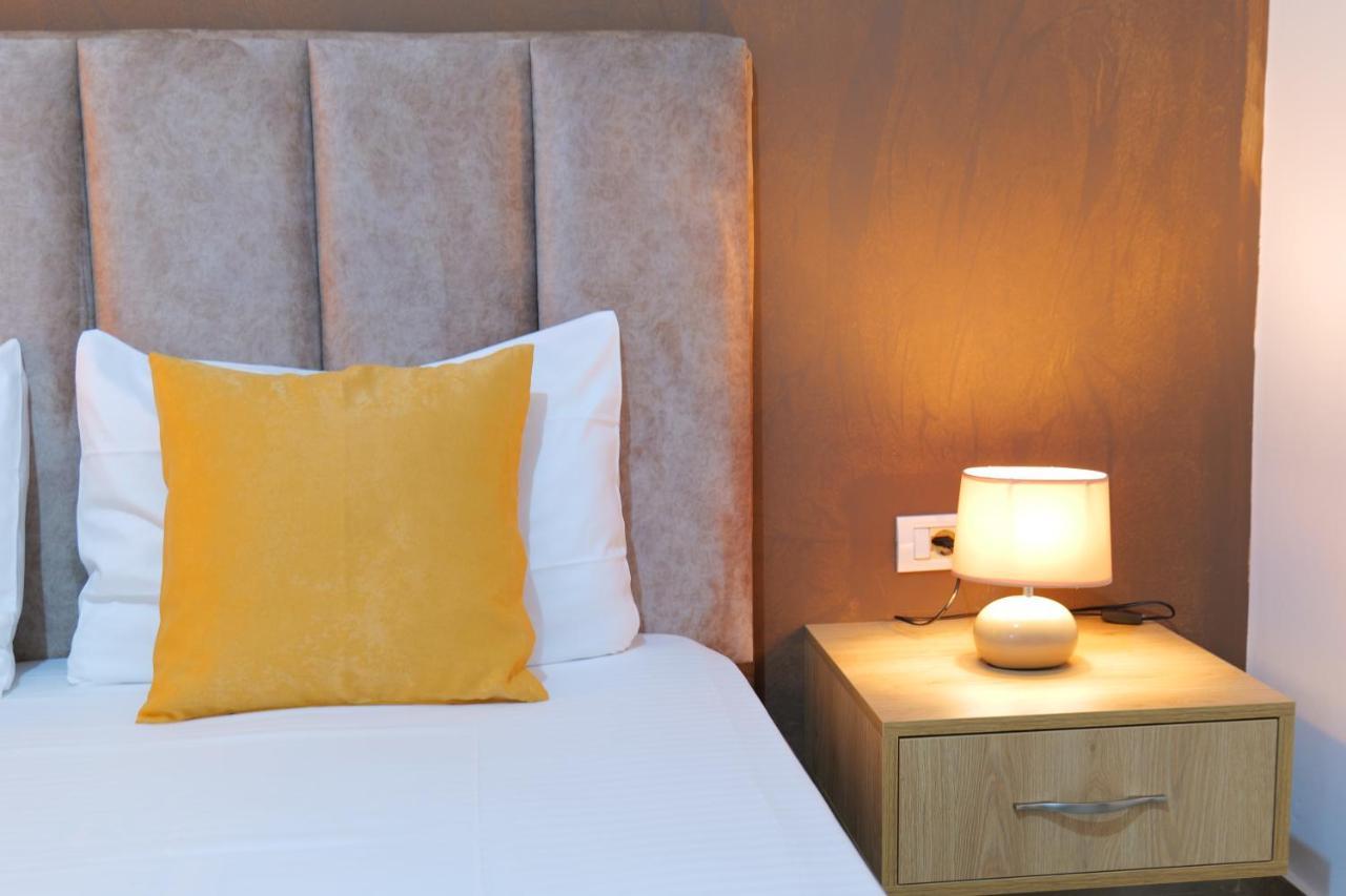 Hotel Adi-Vera Sarandë エクステリア 写真