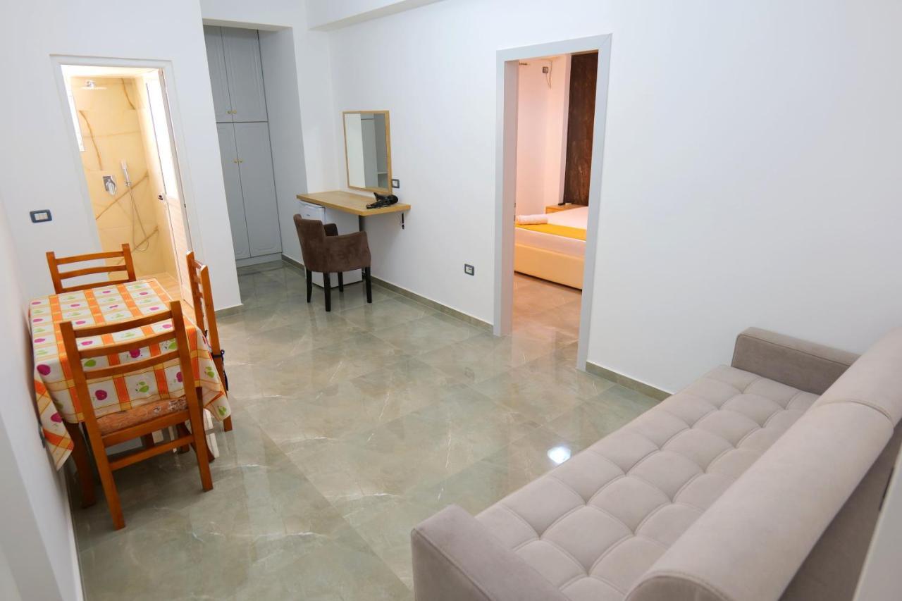 Hotel Adi-Vera Sarandë エクステリア 写真