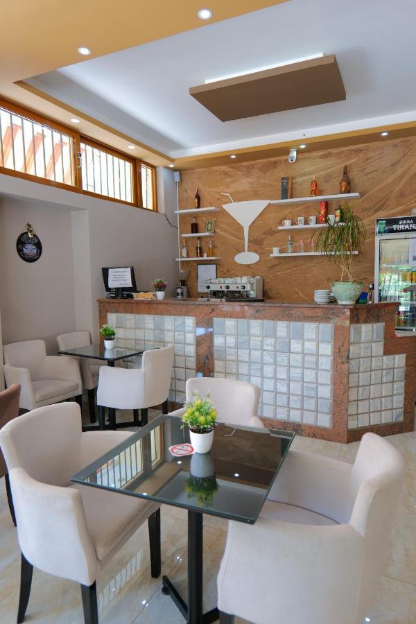 Hotel Adi-Vera Sarandë エクステリア 写真